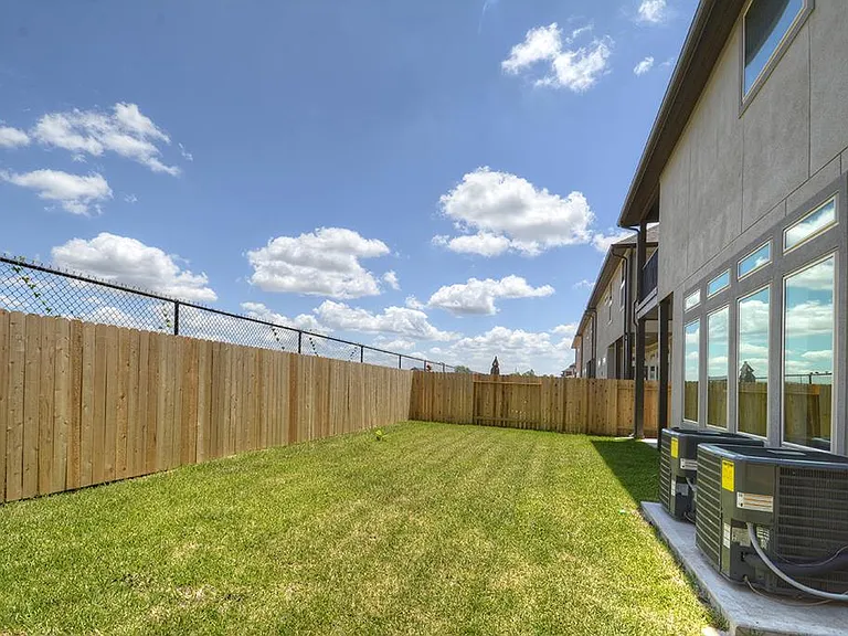 Dartmoor Terrace Dr — Photo 17