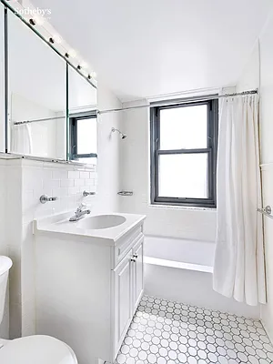 Sold by Sotheby's International Realty | media 22