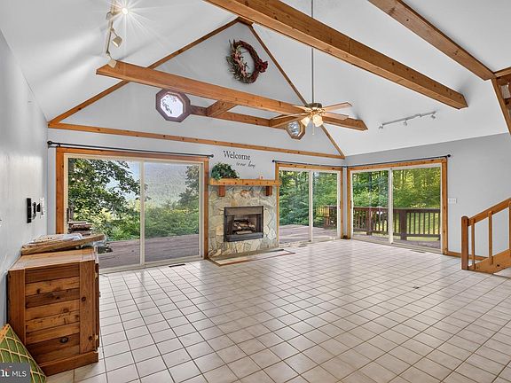 5th image of 453 Lost Valley Rd