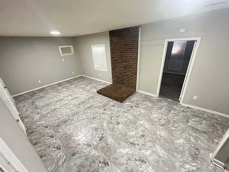 2447 Twain Ave — Photo 10