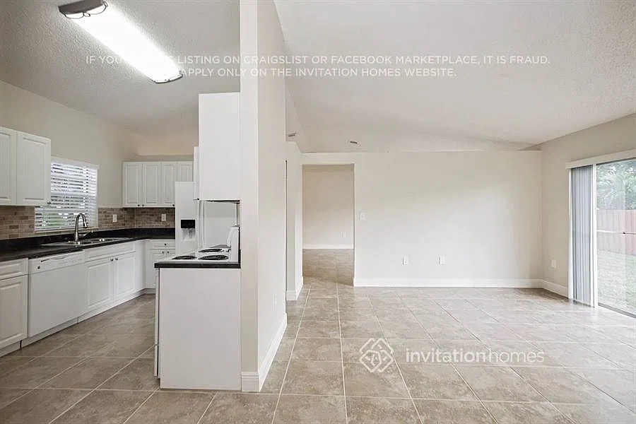 19432 NW 62nd Ct Hialeah, FL 33015 — Photo 4