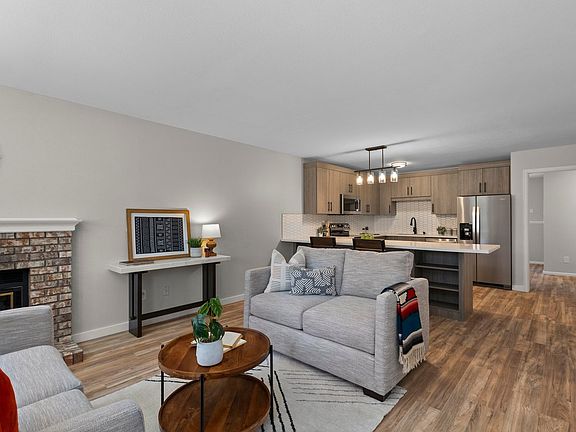 4th image of 1601 W Swallow Rd #7-B