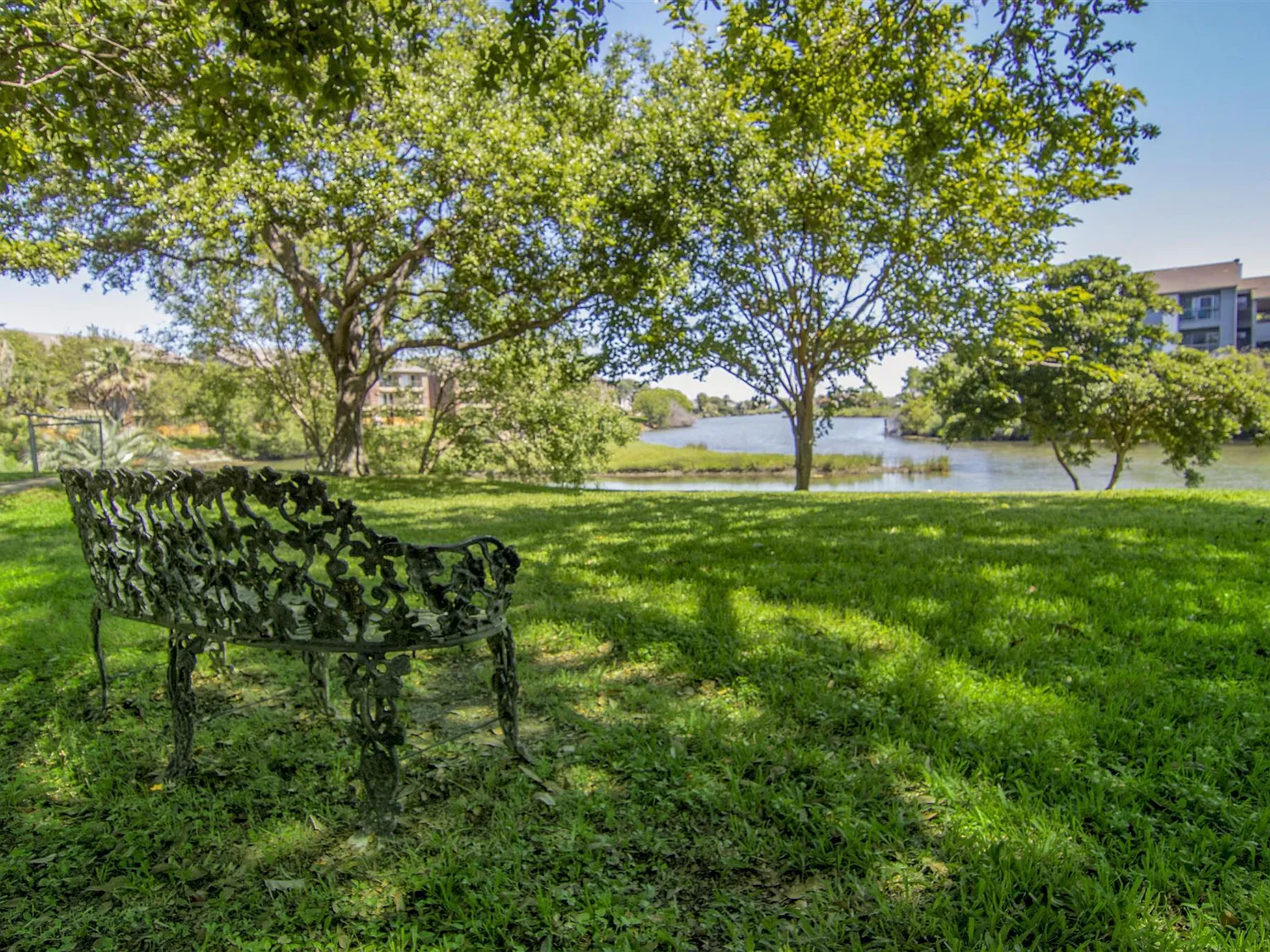 1 bed, 1.0 bath, 757 sqft, $1,300 — Photo 4