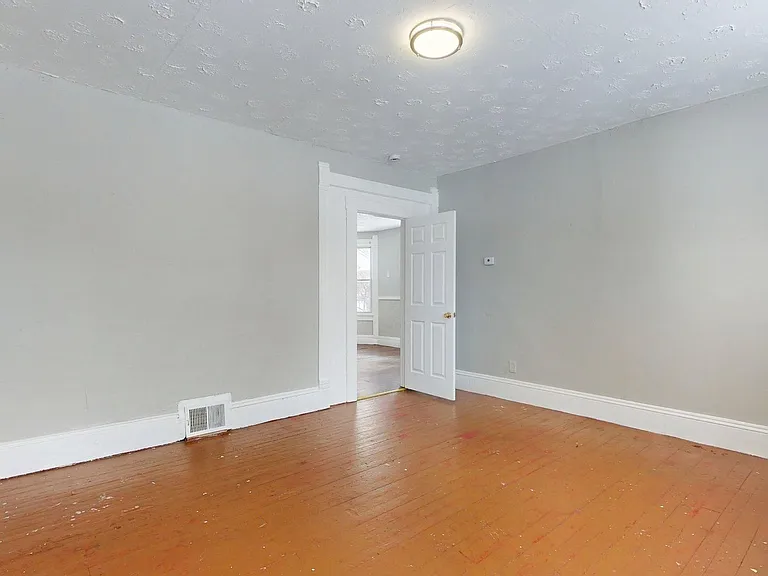 3165 W 31st St — Photo 14