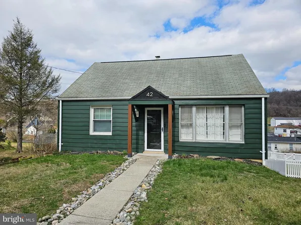 42 Spruce St, Coatesville, PA 19320