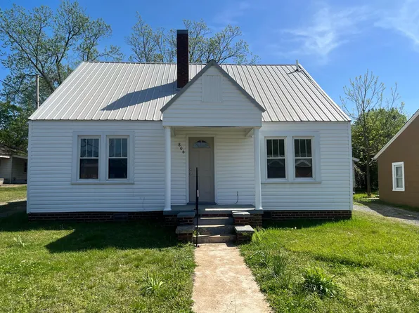 806 E Laurel St, Scottsboro, AL 35768