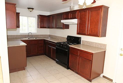 5th image of 808 De Anza Cir
