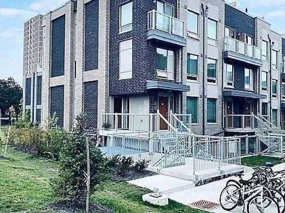 2nd image of 7 Applewood Ln #213