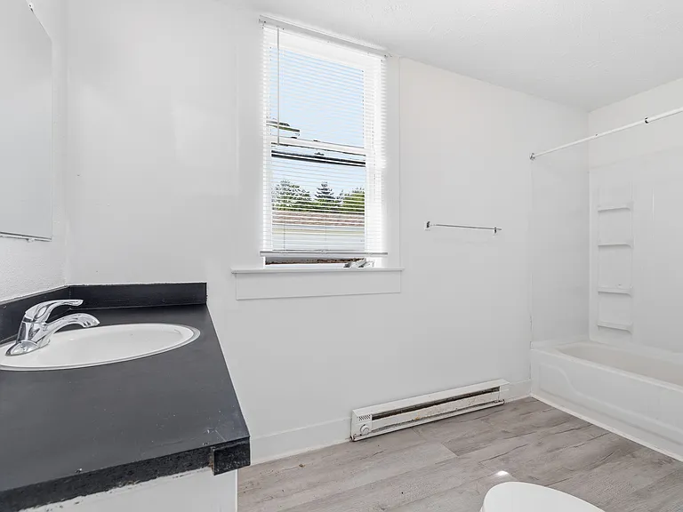 1010 W 2nd St #2 — Photo 11