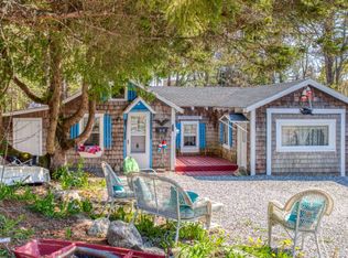 36 Fullerton St, Boothbay Harbor, ME 04538