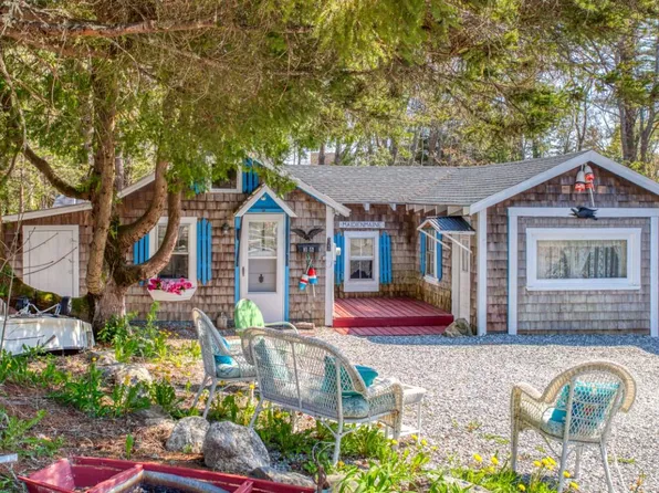 36 Fullerton Street, Boothbay Harbor, ME 04538