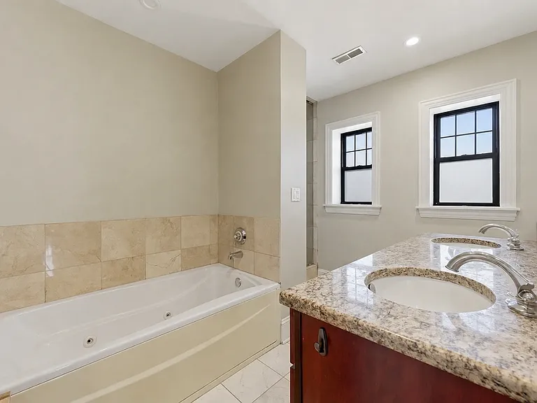 743 W Waveland Ave #2 — Photo 7