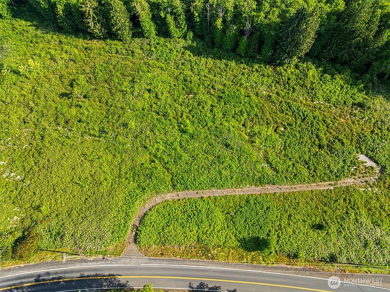 2nd image of 1015 Lone Oak Road