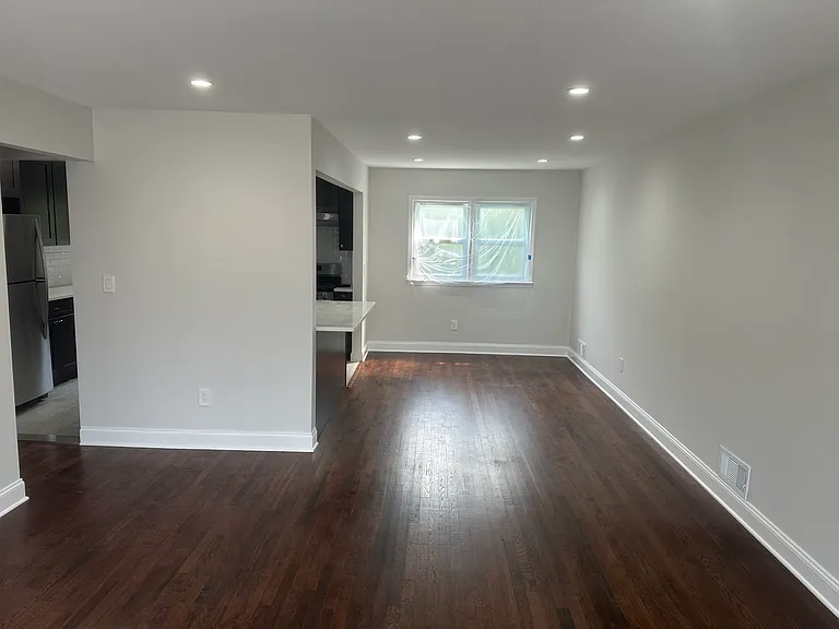 243 Lakewood Dr #1 — Photo 2