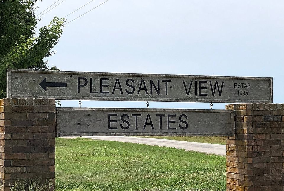 Pleasant View Estates Entry