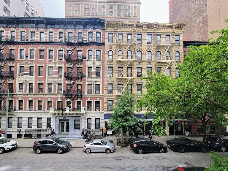 135 E 17th St #7Z — Photo 9