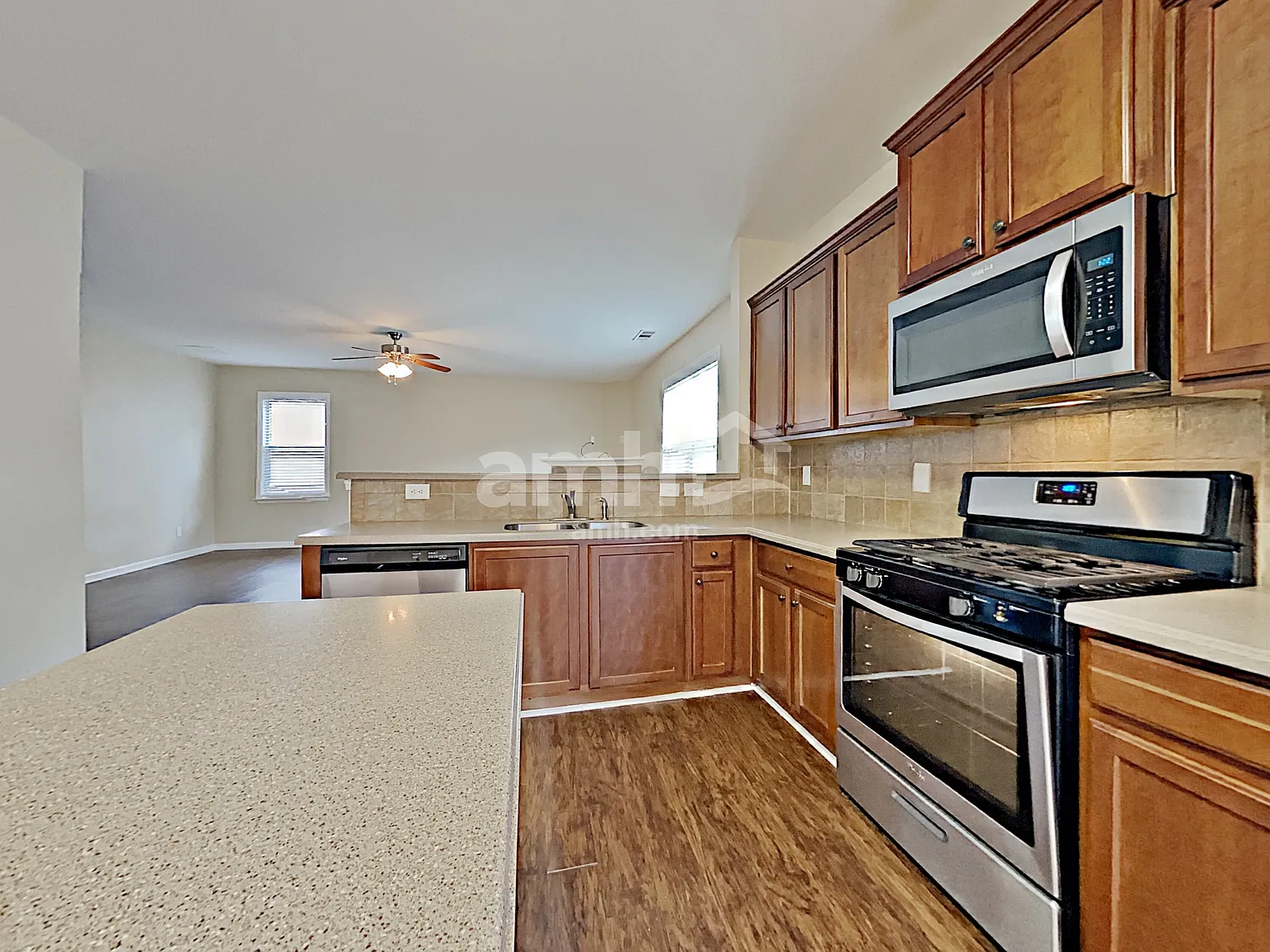 4 bed, 2.5 bath, 3210 sqft, $2,570 — Photo 3