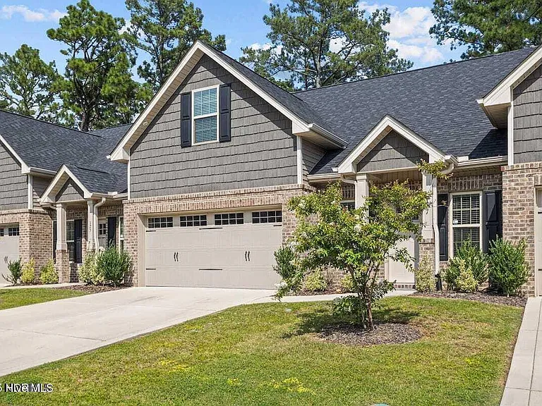 127 Lark Dr — Photo 1
