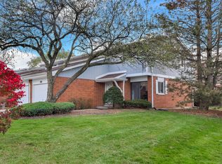 1230 Borough Ct, Wheaton, IL 60189