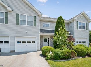 19 Spruce Run, Hamburg, NJ 07419