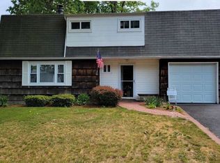 3 Eagle St, Selden, NY 11784