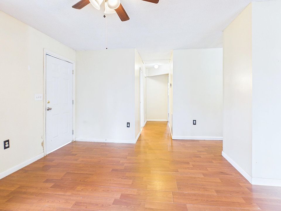 13th image of 117 Davis Dr
