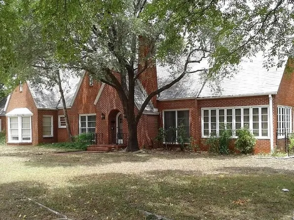 700 S Jackson St, Mc Gregor, TX 76657