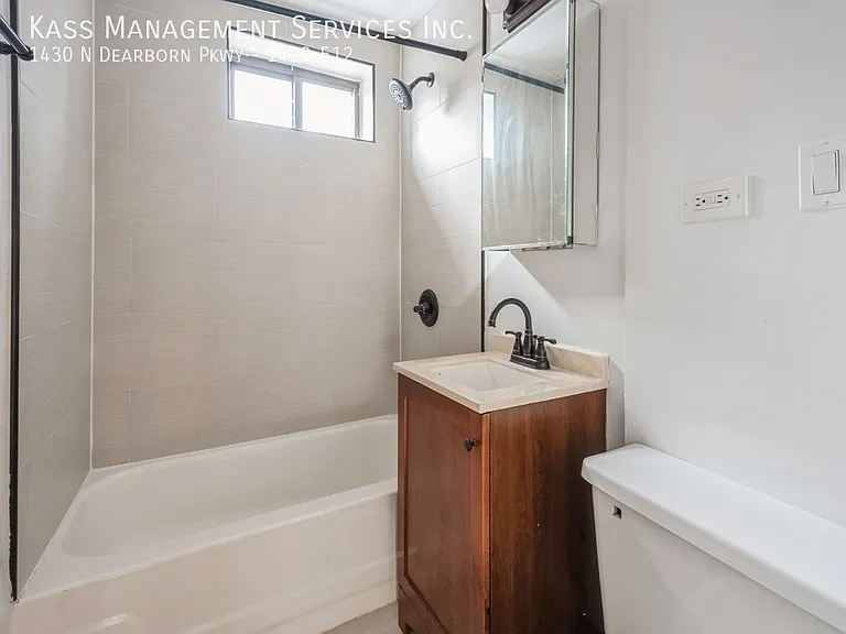 1430 N Dearborn Pkwy — Photo 77