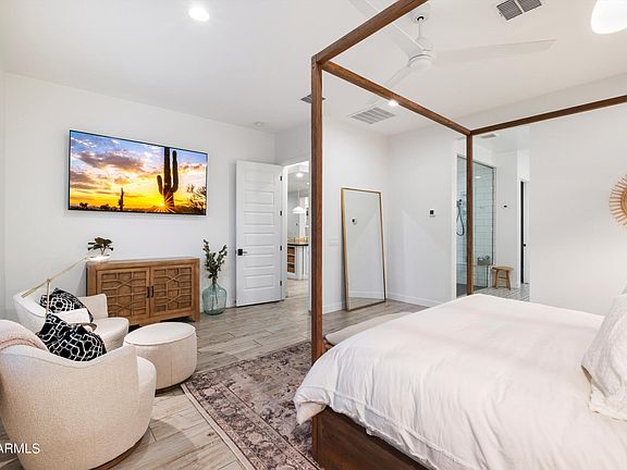 5th image of 3038 E DALEY Lane