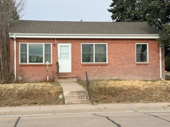 1520 W Circle Dr, McCook, NE 69001