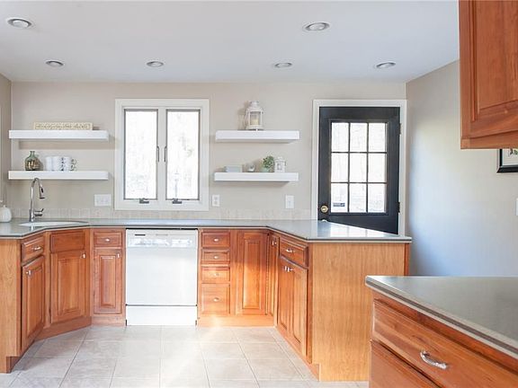 5th image of 164 Governors Dr