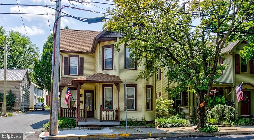 114 W Orange St photo 1