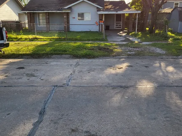 224 S Iowa St, La Porte, TX 77571