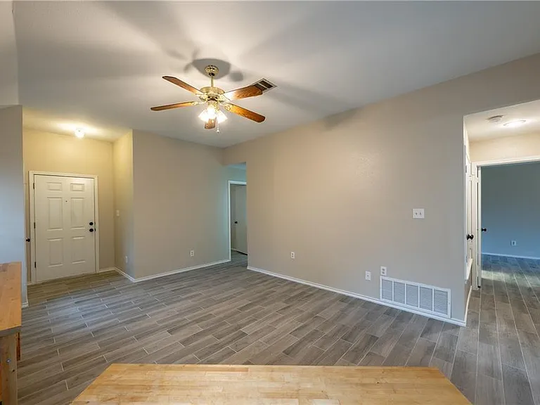 1607 Greening Way — Photo 6