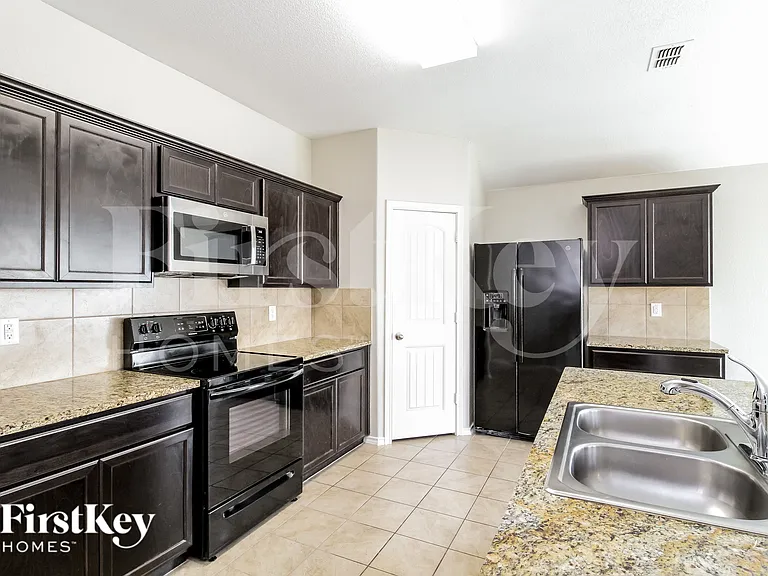 303 Preakness Ln — Photo 6