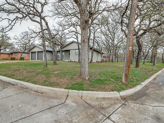 3rd image of 1000 Woodland Dr