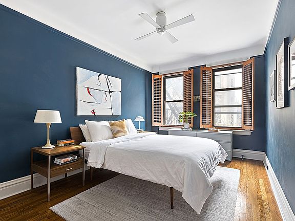 4th image of 205 E 10th St APT 4A