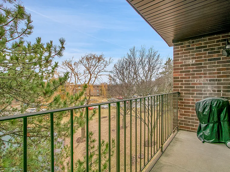 1002 Castilian Ct #302 — Photo 17