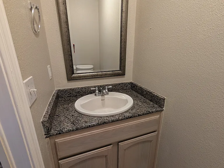 805 Bonnie Ct — Photo 8