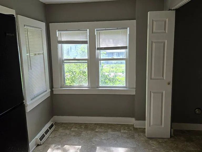 439 E High St — Photo 11