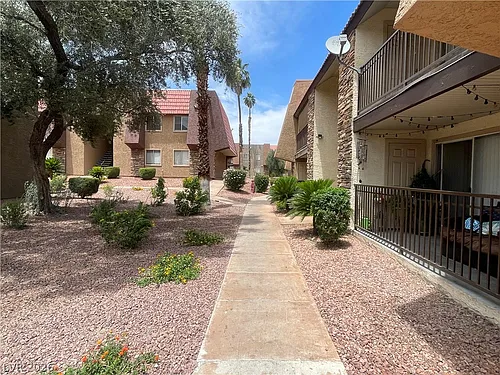 5350 River Glen Dr #302 Photo 1