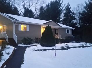 548 Grooms Rd, Clifton Park, NY 12065