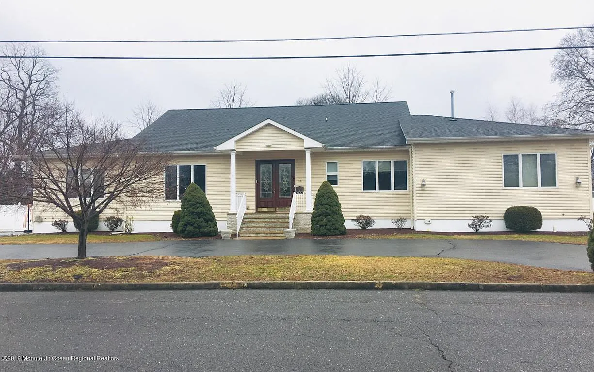 14 Hendrickson Pl photo 1
