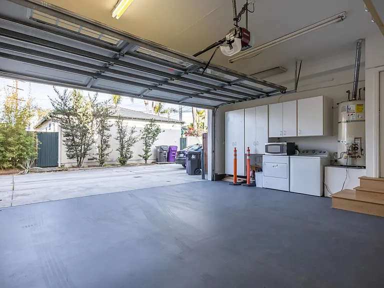 147 N Loreta Walk — Photo 28