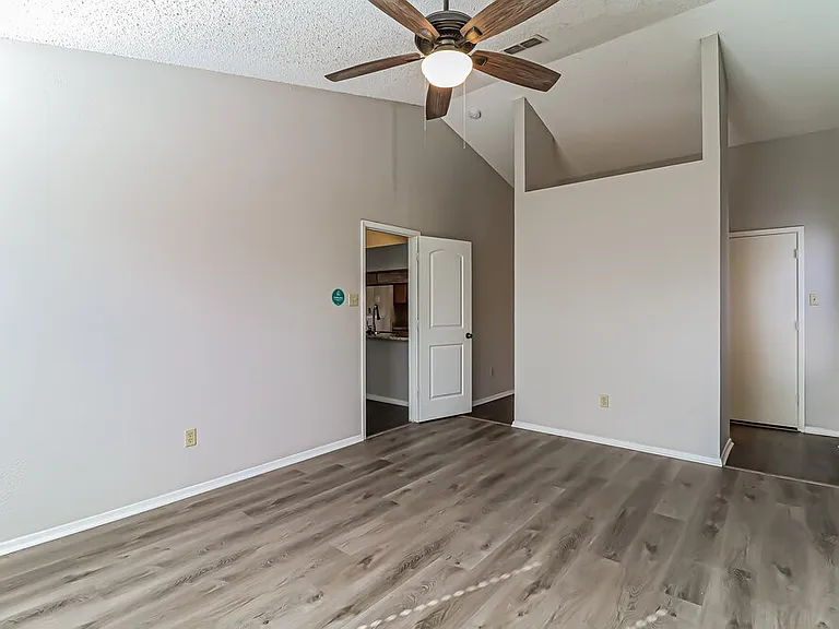 2917 Highlawn Ter — Photo 11