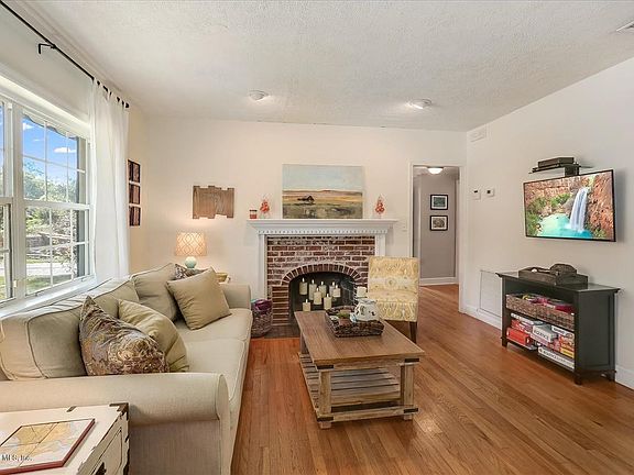 5th image of 4524 Redwood Ave