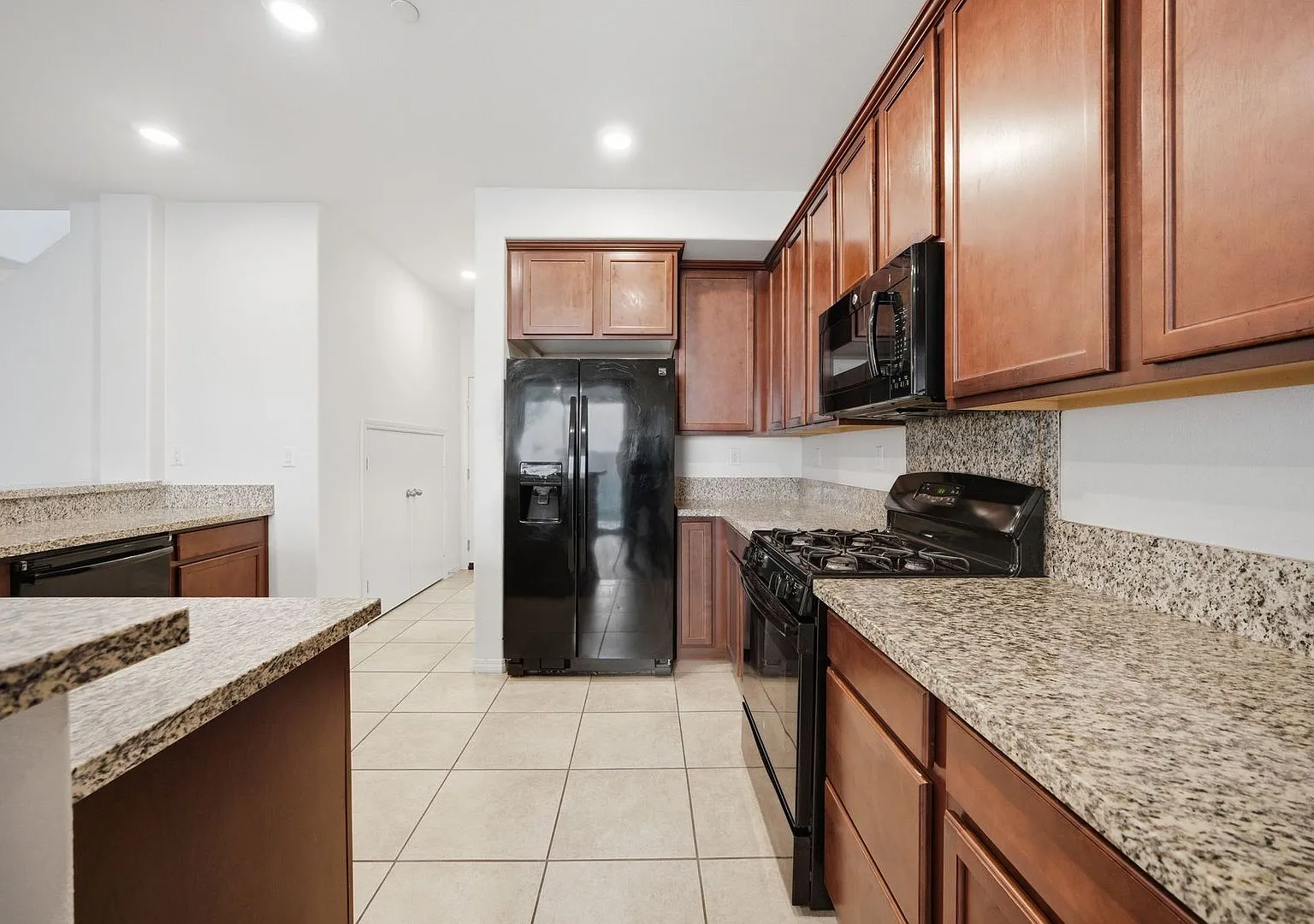 Beautiful 3-Bedroom Home in Rosena Ranch — Photo 3