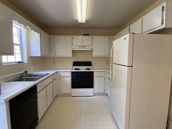 3rd image of 1100-8C Pineland Ave