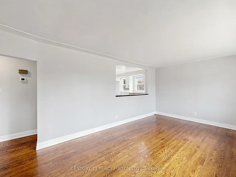 25 Kenwood Cres — Photo 4