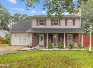 100 W Cameron Ct, Jacksonville, NC 28546